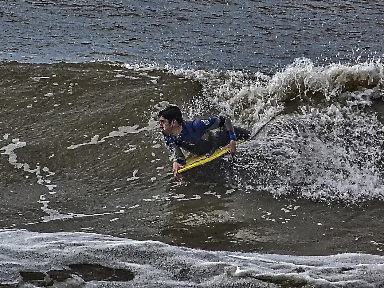 "Surfeando" de Ruperto Silverio Martinez