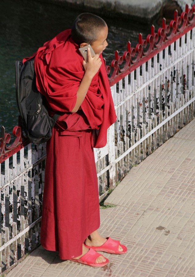 "Joven estudiante tibetano." de Francisco Luis Azpiroz Costa