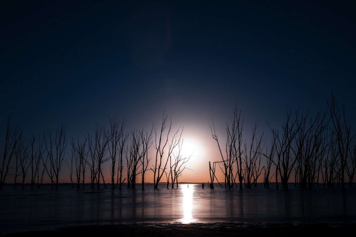 "Ultimos rayos de sol en Epecuen" de Carlos Larandaburu