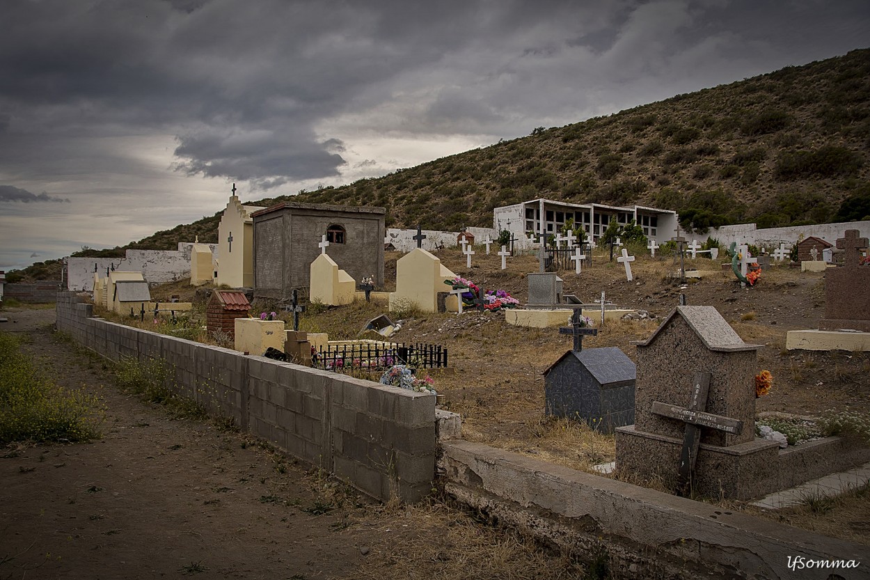 "Los Antiguos (cementerio)" de Luis Fernando Somma (fernando)