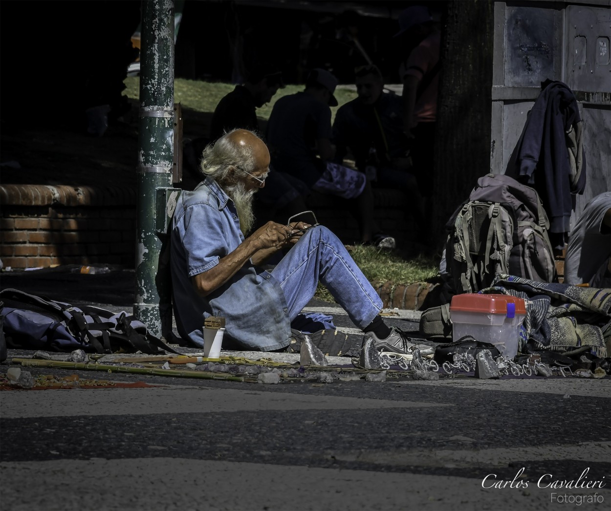 "Rebuscndose la vida" de Carlos Cavalieri