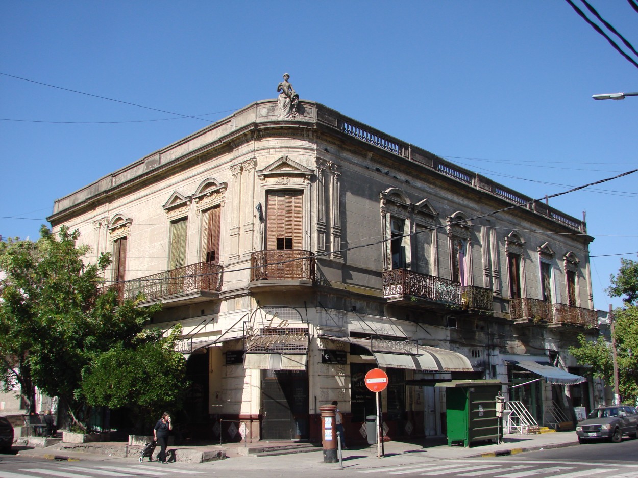 "LA ESQUINA" de Claudia Saenz