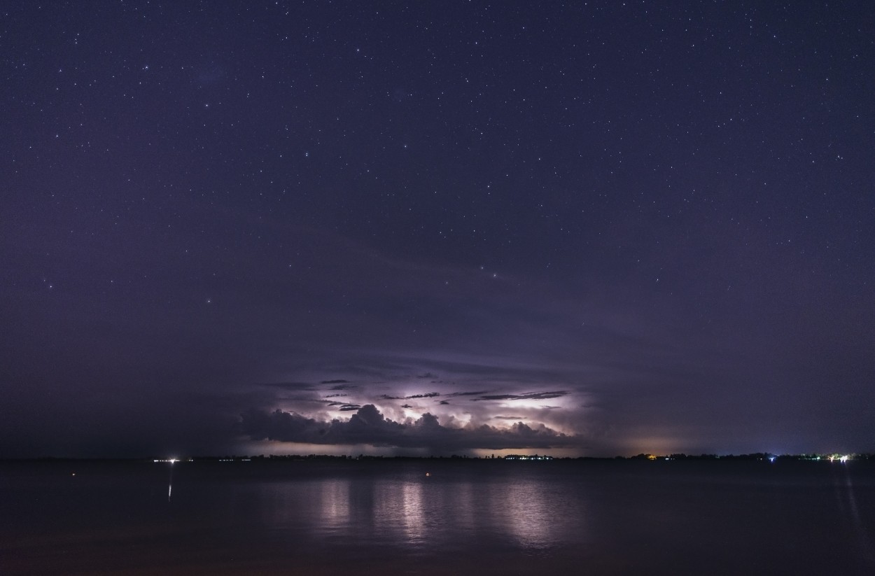 "Tormenta en una noche estrellada" de Sebastin Pennella