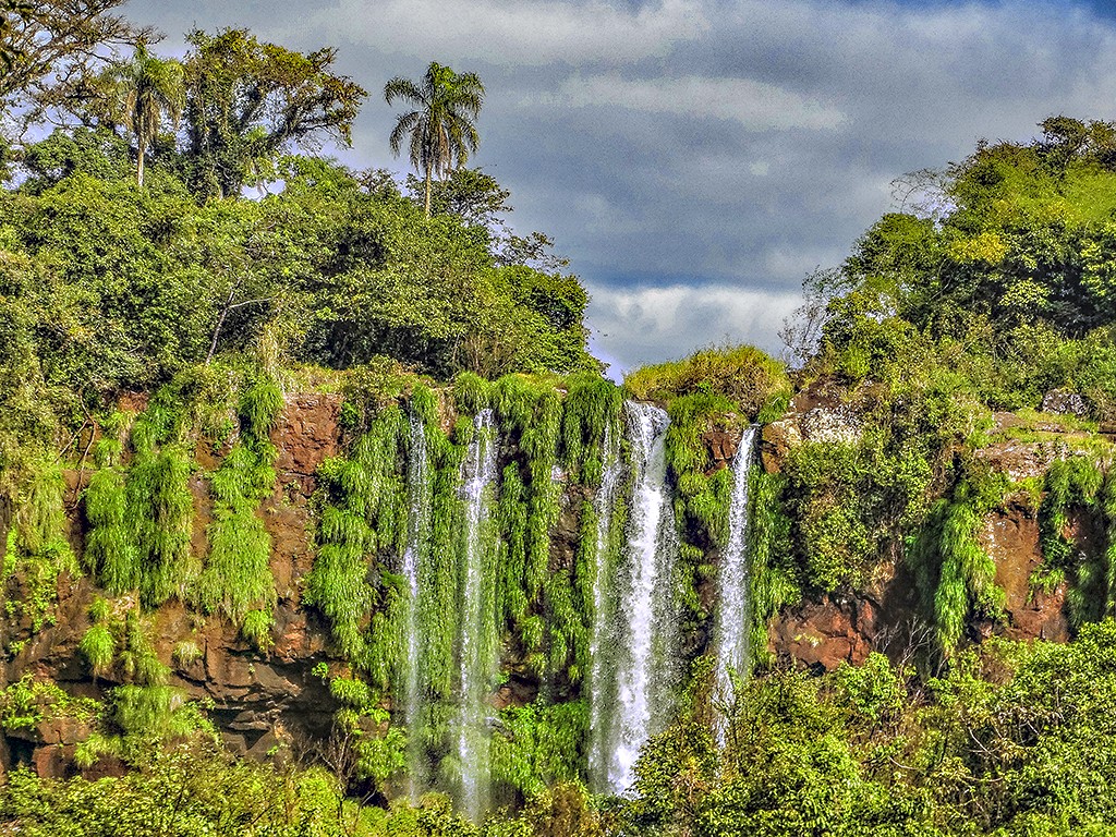 "Cataratas F" de Ruperto Silverio Martinez