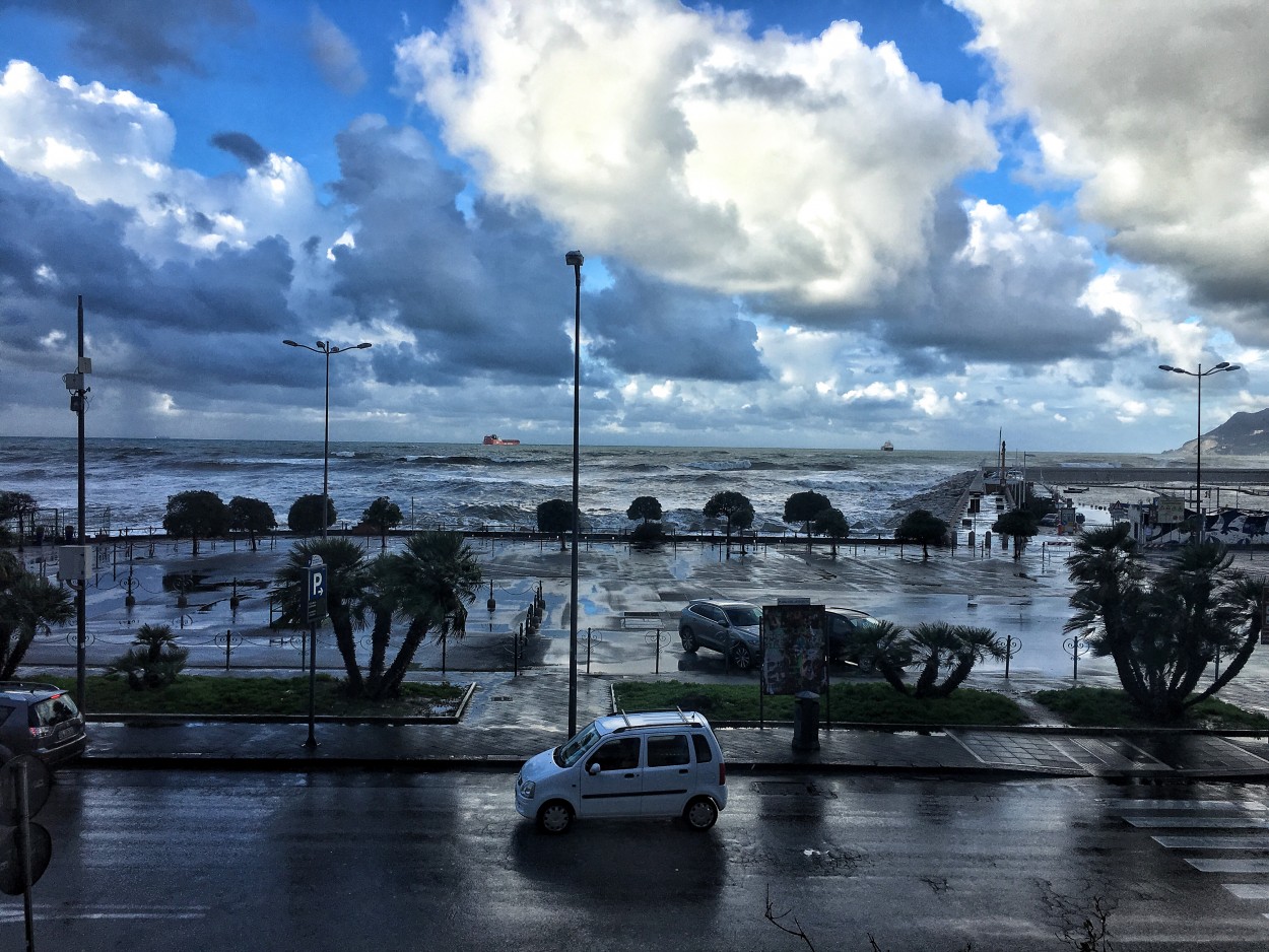 "Viento dile a la lluvia..." de Luis Alberto Bellini