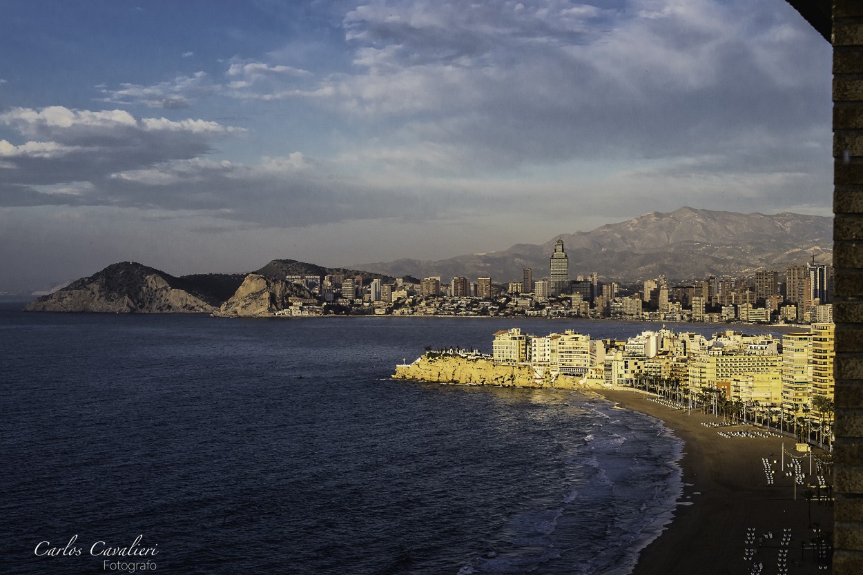 "`Benidorm un paraso en el Mediterrneo`" de Carlos Cavalieri