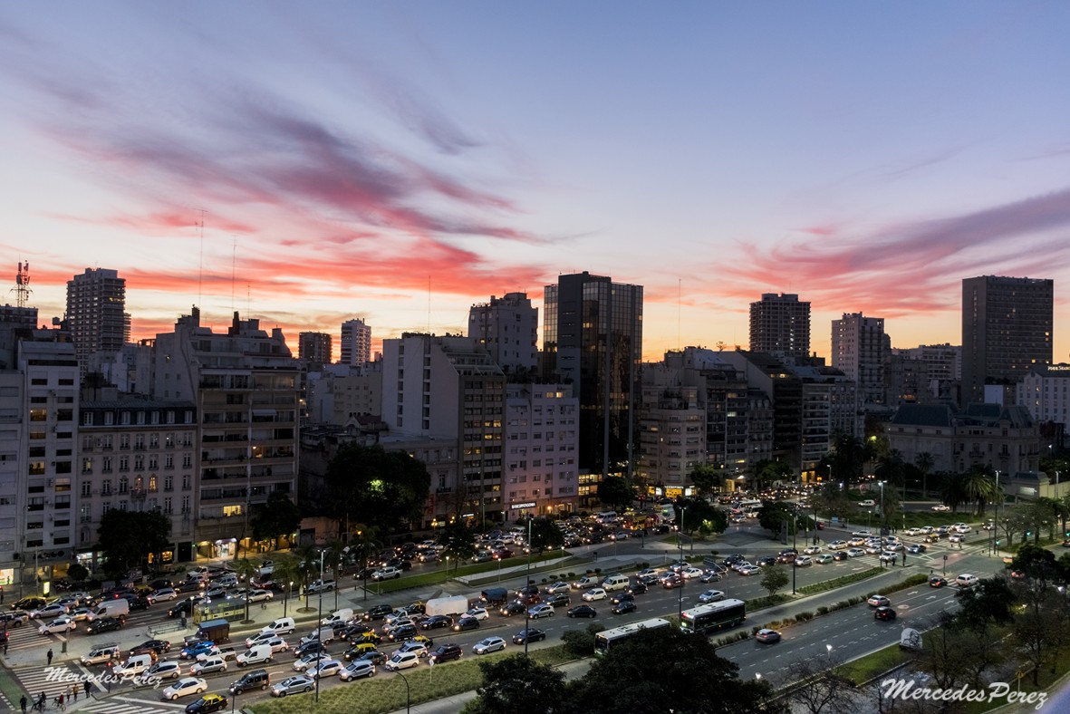 "Buenos Aires, hora pico." de Mercedes Prez