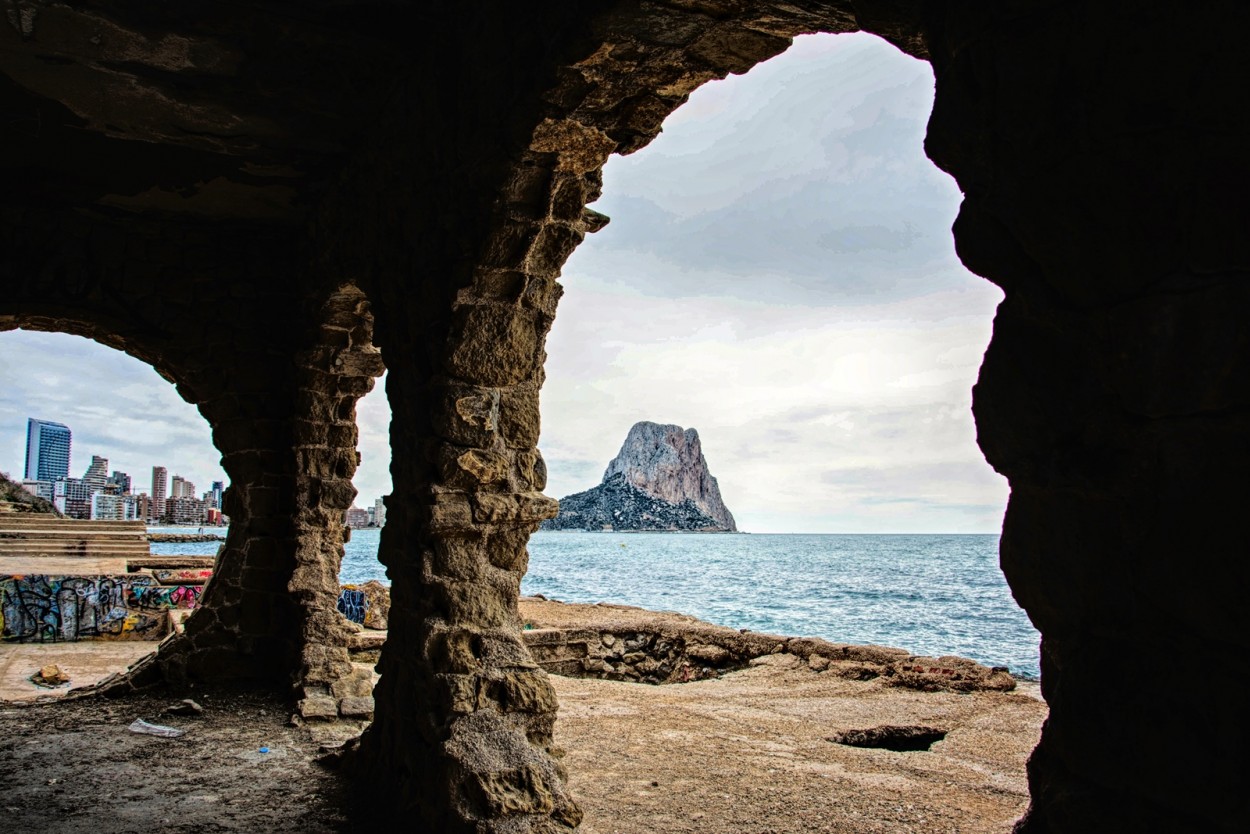 "**Entre RUINAS**" de Antonio Snchez Gamas (cuky A. S. G. )