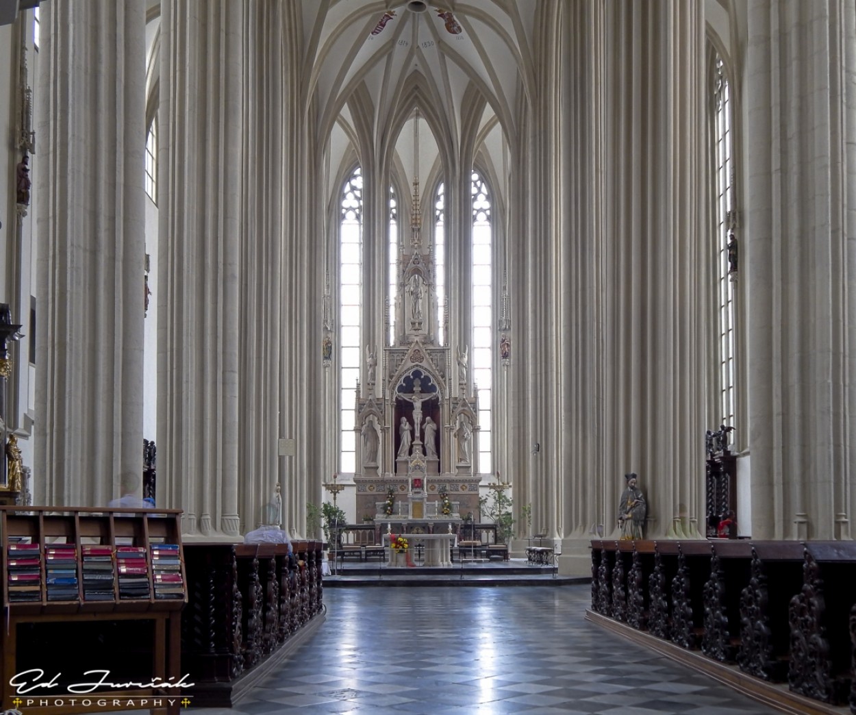 "Nave de San Jaime - Brno" de Eduardo Jurcak