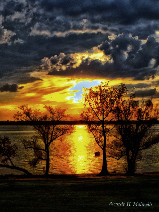 "Colores del atardecer" de Ricardo H. Molinelli