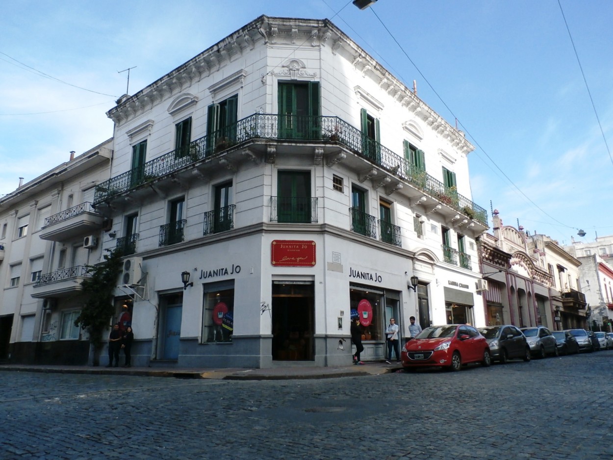 "Esquina de San Telmo" de Alejandra Gientikis Tarantino