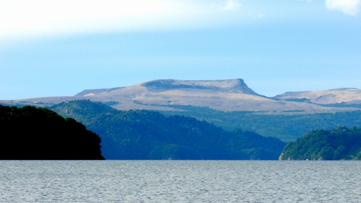 "Lago Moquehue." de Carlos E. Wydler