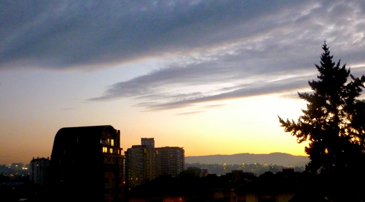 "Amanece en Temuco, Chile." de Carlos E. Wydler