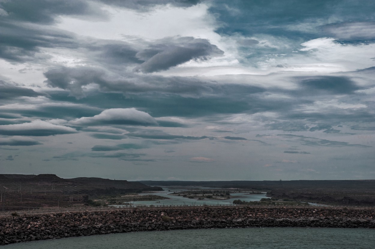 "Nubes sobre El Chocon" de Daniel Gustavo Bravo