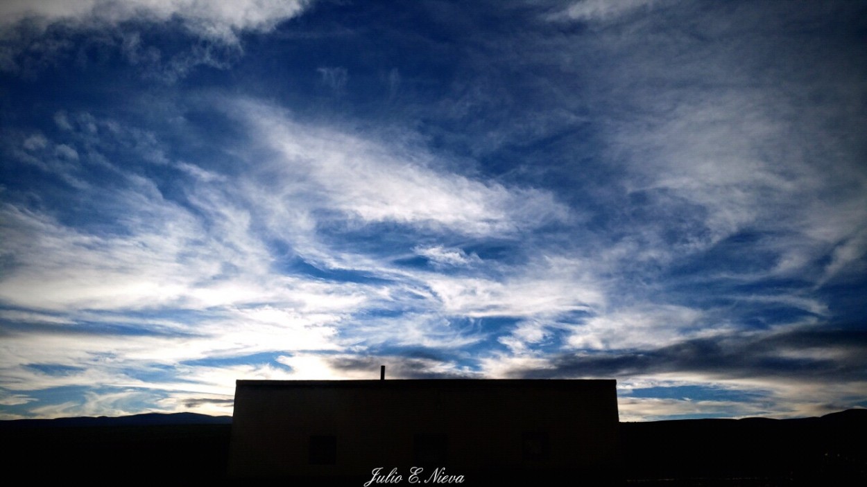 "`Cielo Revuelto`" de Julio Ernesto Nieva