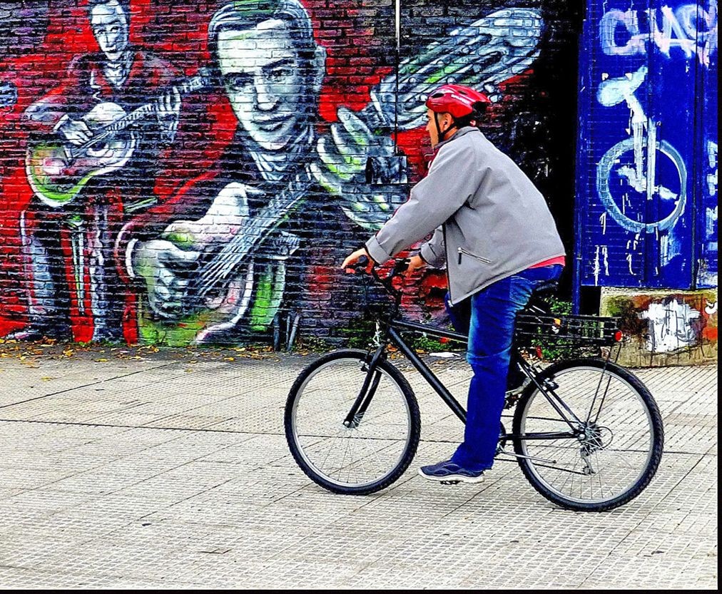 "Te estoy escuchando..." de Arturo H. Pea