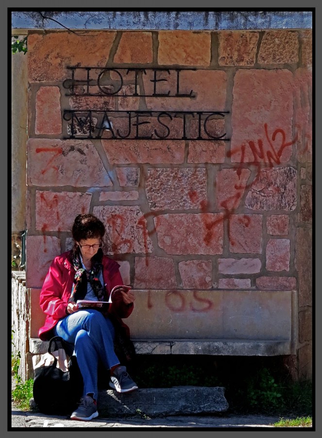 "Lectura en el Majestic" de Jorge Vicente Molinari