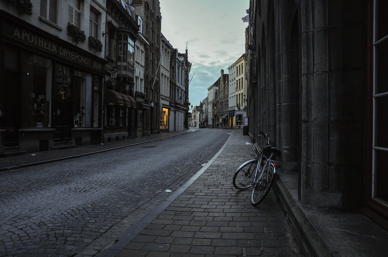 "Hora poco en Brujas" de Enrique Handelsman