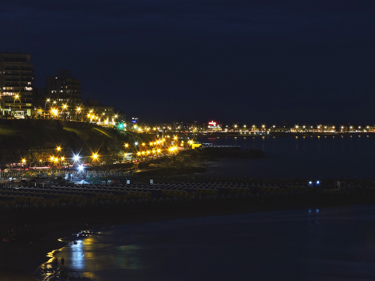 "Mar del Plata de Noche" de Miguel Angel Errasti