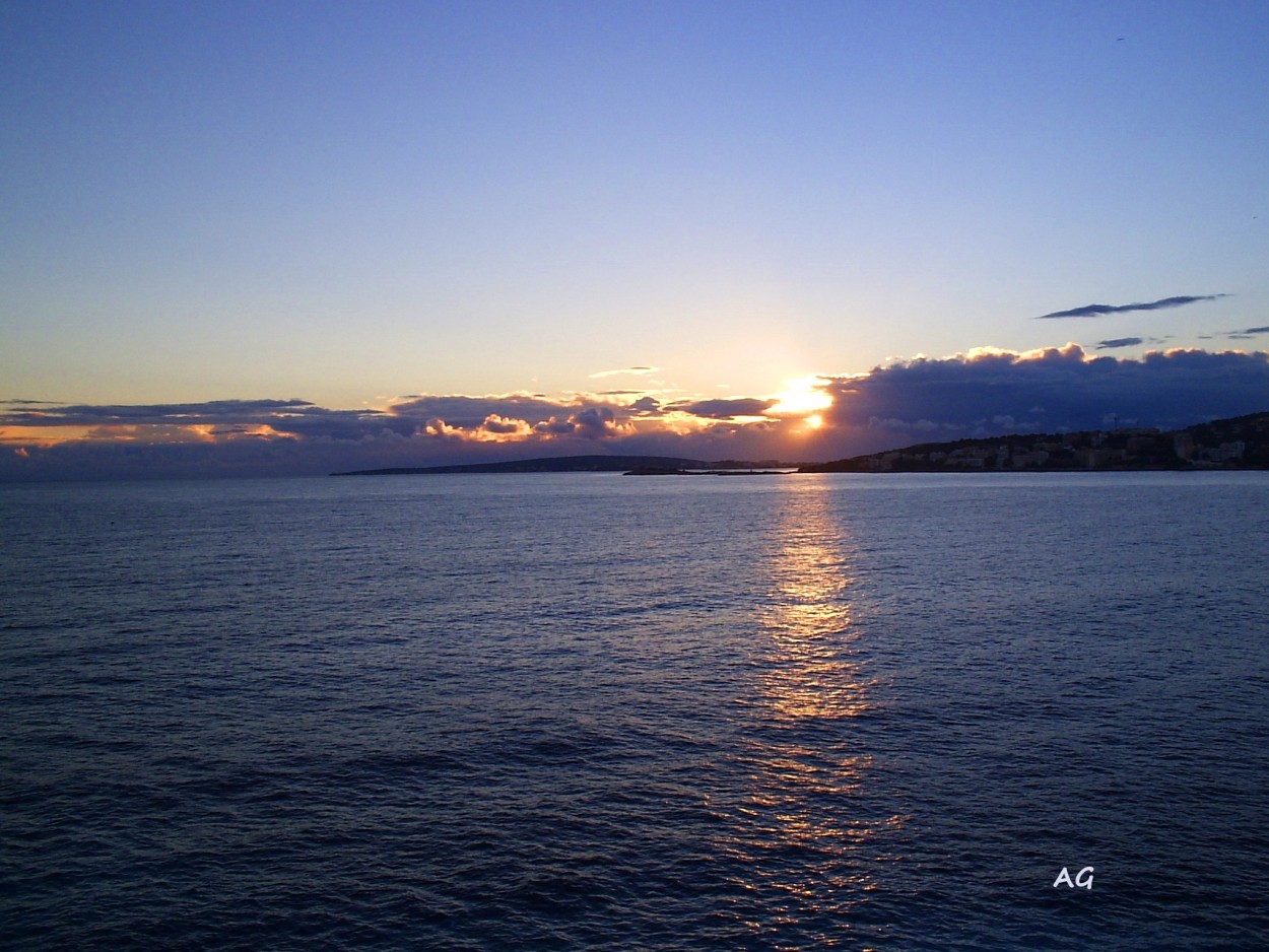 "atardecer en el mediterrneo" de Ana Giorno