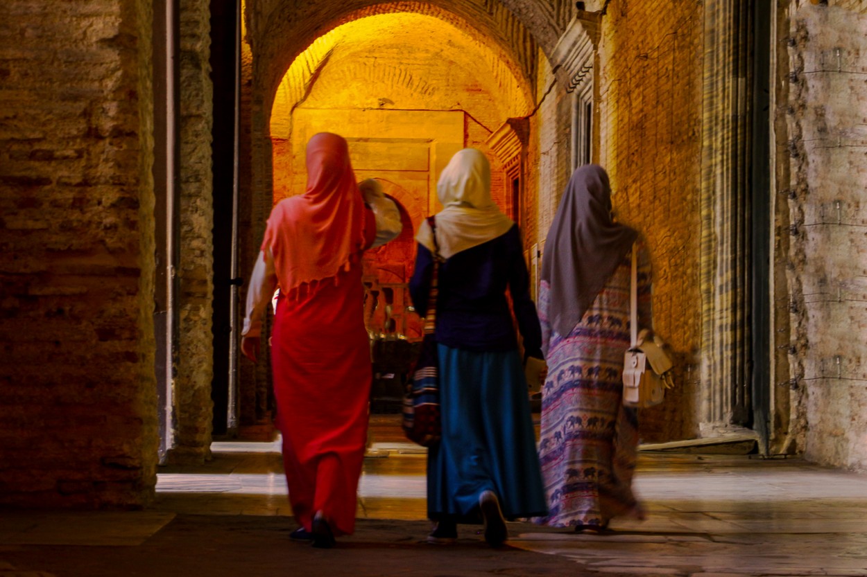 "`Colores en la Mezquita`" de Mara Del Carmen Chiavaro