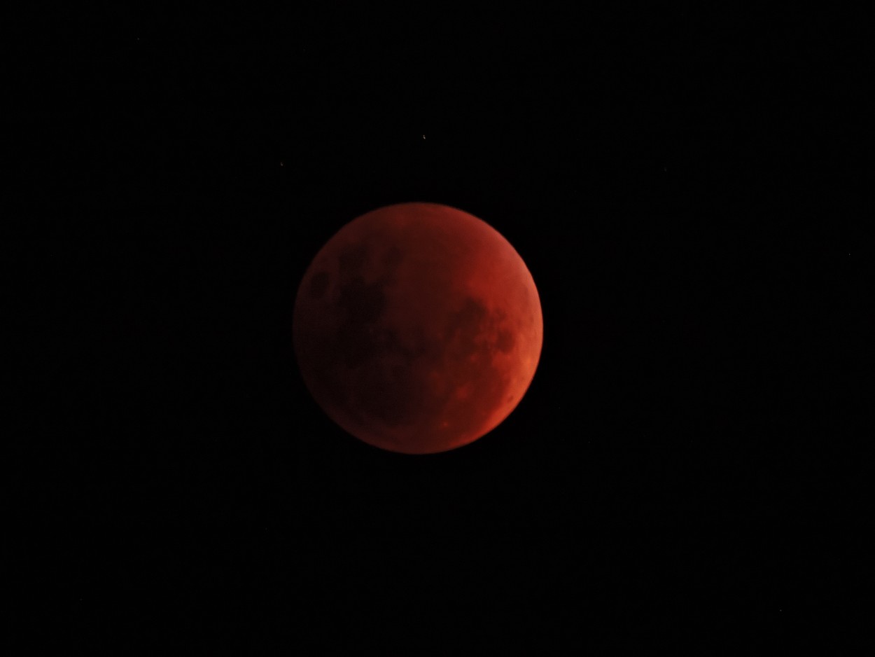 "Luna roja" de Maria Del Carmen Capacio