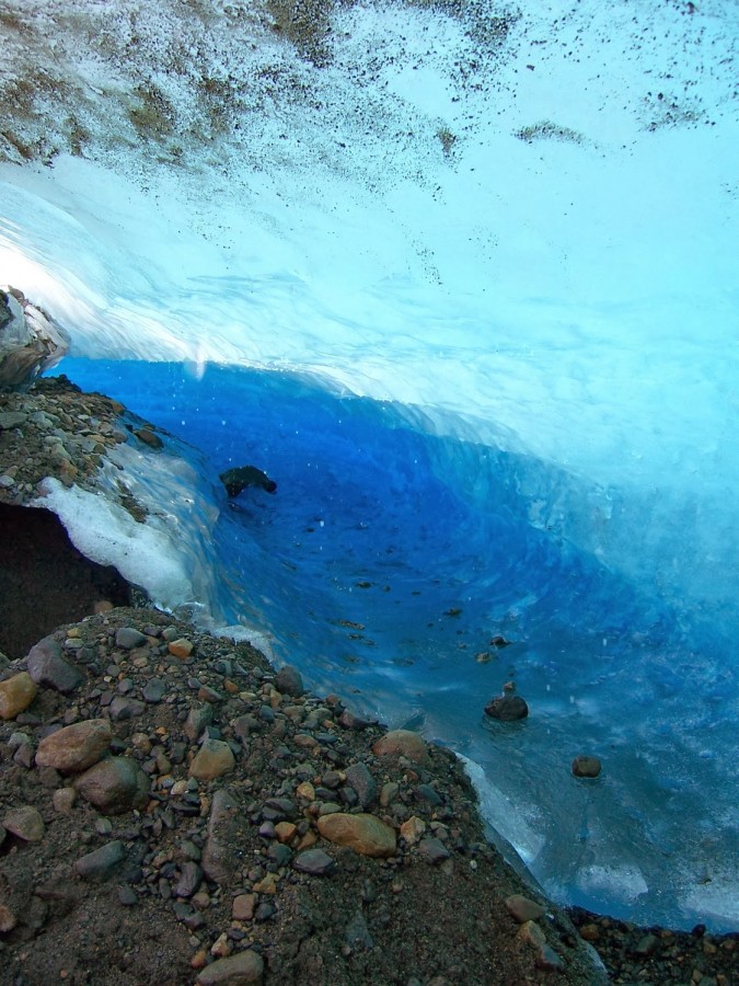 "cueva en el glaciar" de Amparo Josefina Maggi