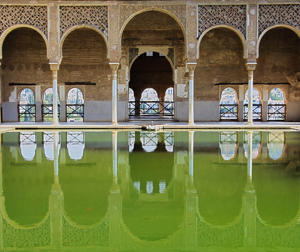 "Alhambra" de David Eduardo Montemurri