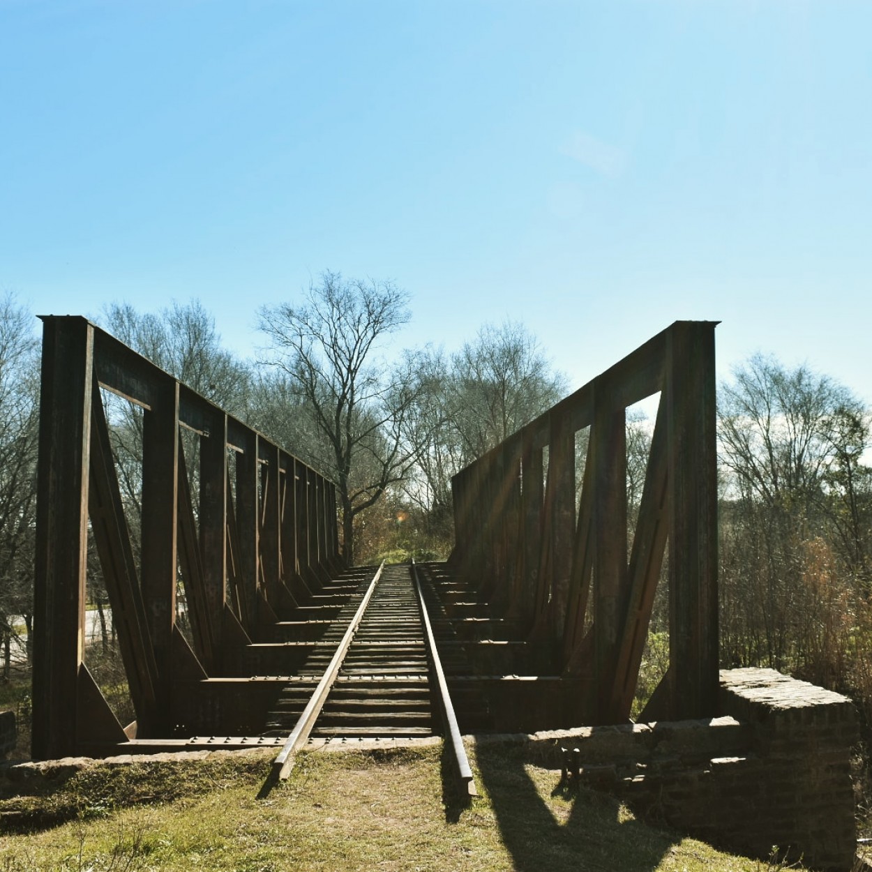 "Puente Negro" de Victor Osmar Quiones