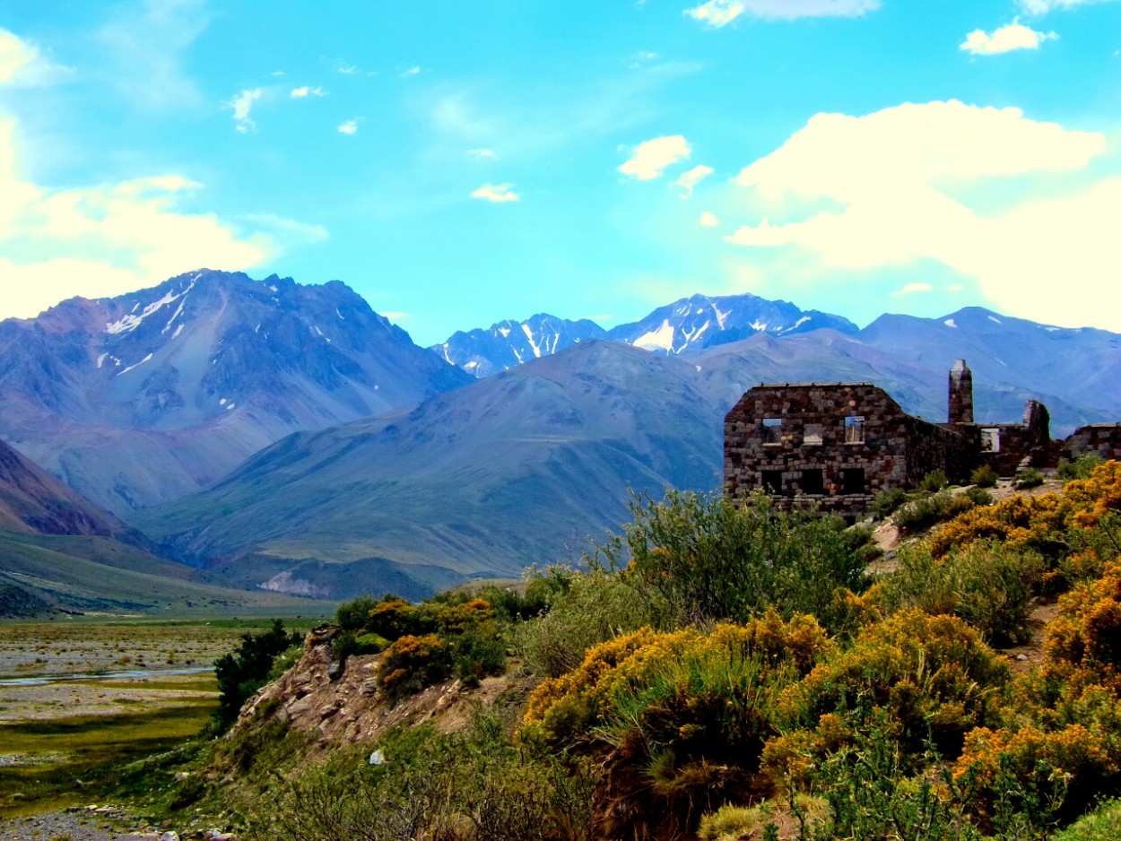 "Joyas histricas de la cordillera" de David Mililli