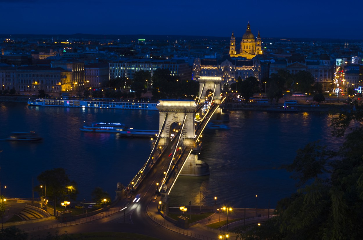 "Puente de las cadenas" de Jorge Alberto Montero