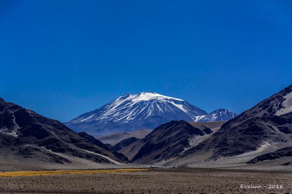 "Volcan en la ruta de los seismiles..." de Eduardo Valsangiacomo