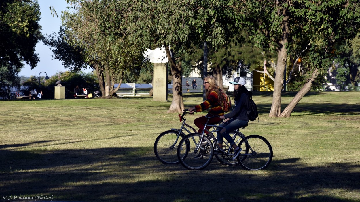 "Tarde de Plaza y Bicicletas" de Francisco Jos Montaa