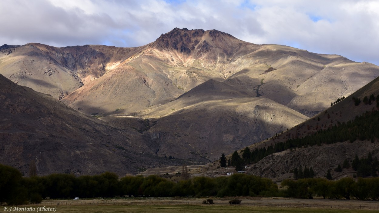 "Cerros y Luz" de Francisco Jos Montaa