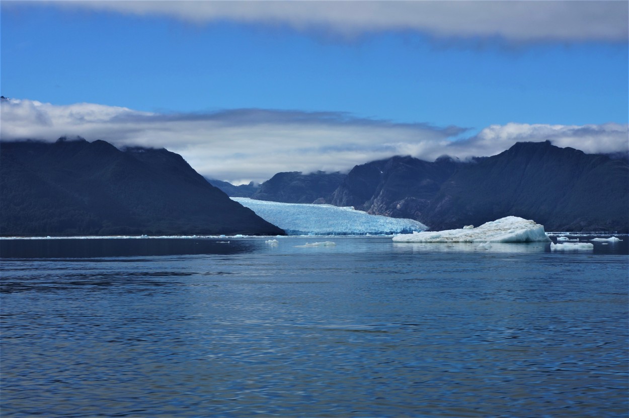 "laguna y glaciar San Rafael" de Ruben Alex Villarroel