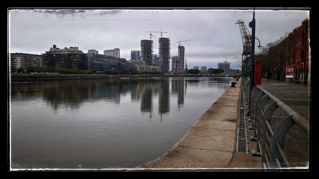 "Reflejos en Madero" de Oscar Cuervo