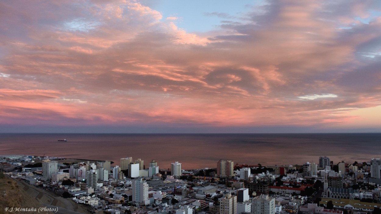 "Atardecer en Comodoro Rivadavia" de Francisco Jos Montaa