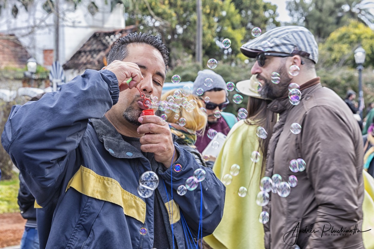 "Burbujas" de Andrs Pluchinotta