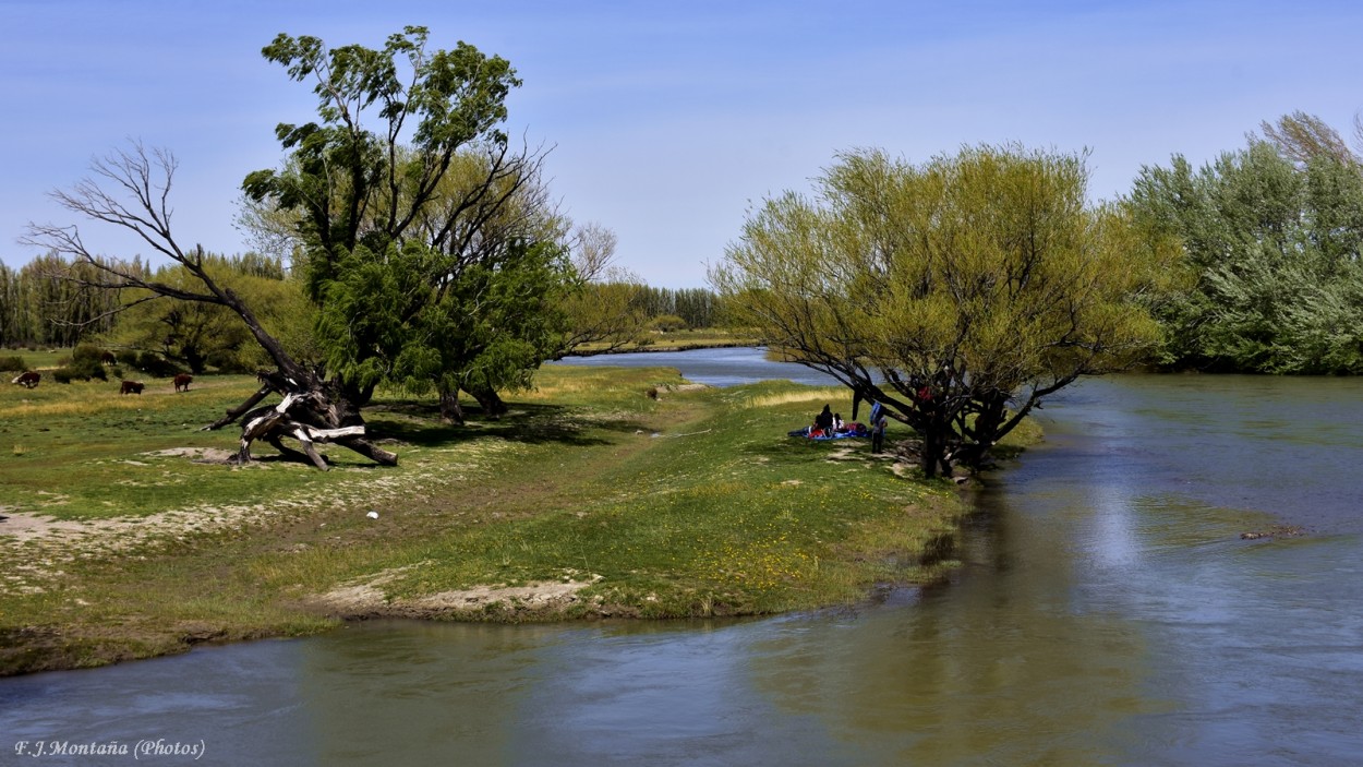 "Ro Senguer - Sarmiento - Chubut" de Francisco Jos Montaa