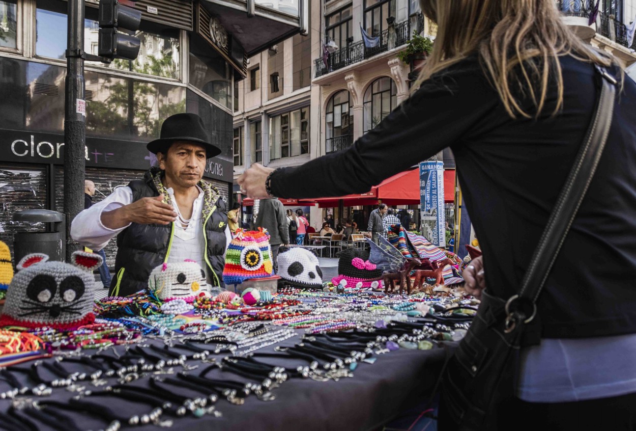 "Comprando chucheras" de Nen Trecco