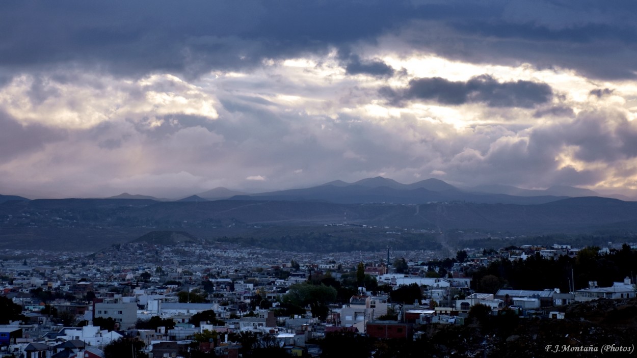 "Persiguiendo la tormenta" de Francisco Jos Montaa