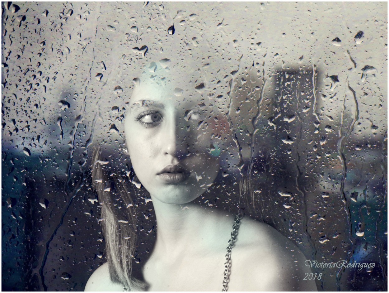 "Transparencias de lluvia" de Victoria Elisa Rodriguez