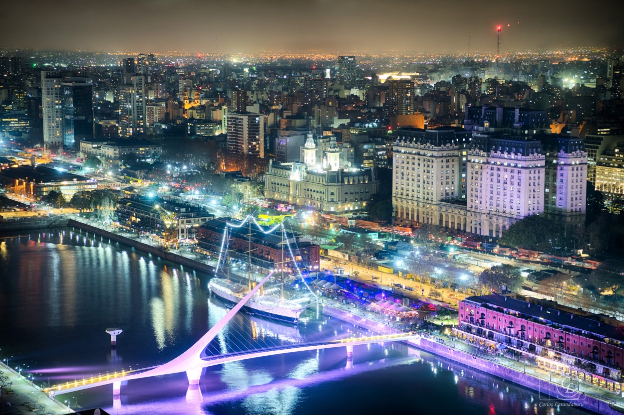 "Puente de la mujer, una mirada de las alturas" de Carlos Larandaburu