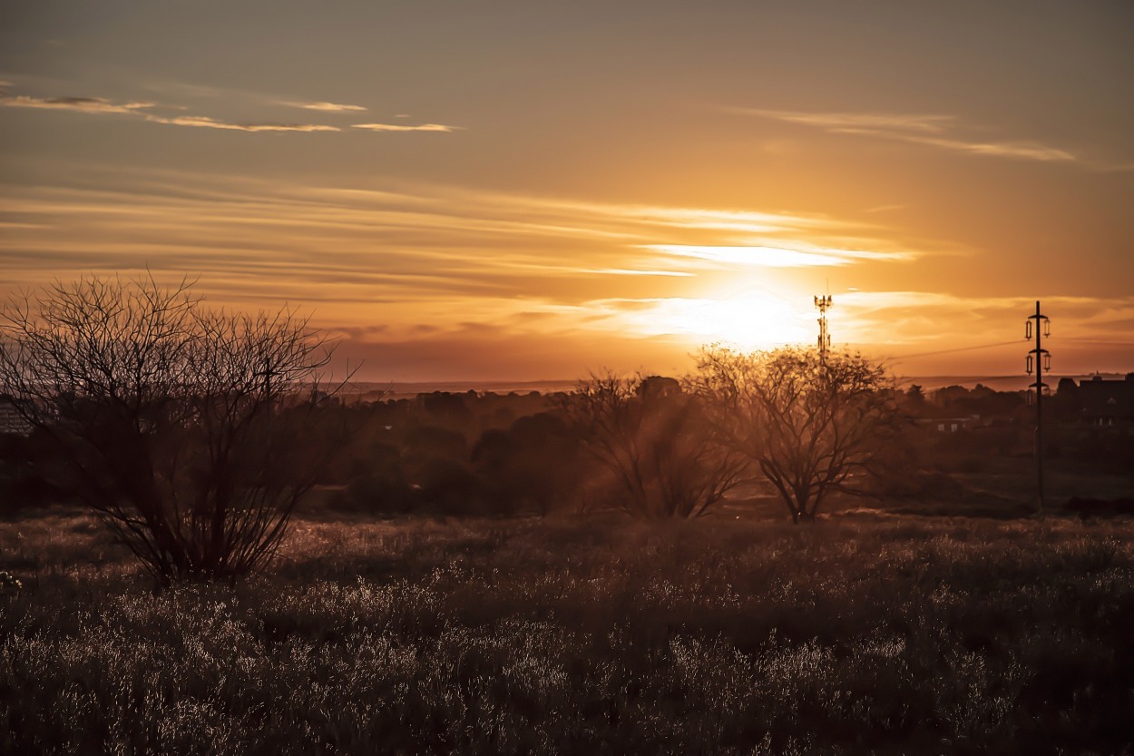 "En la ciudad, en algn lugar, un atardecer." de Ramiro Francisco Campello