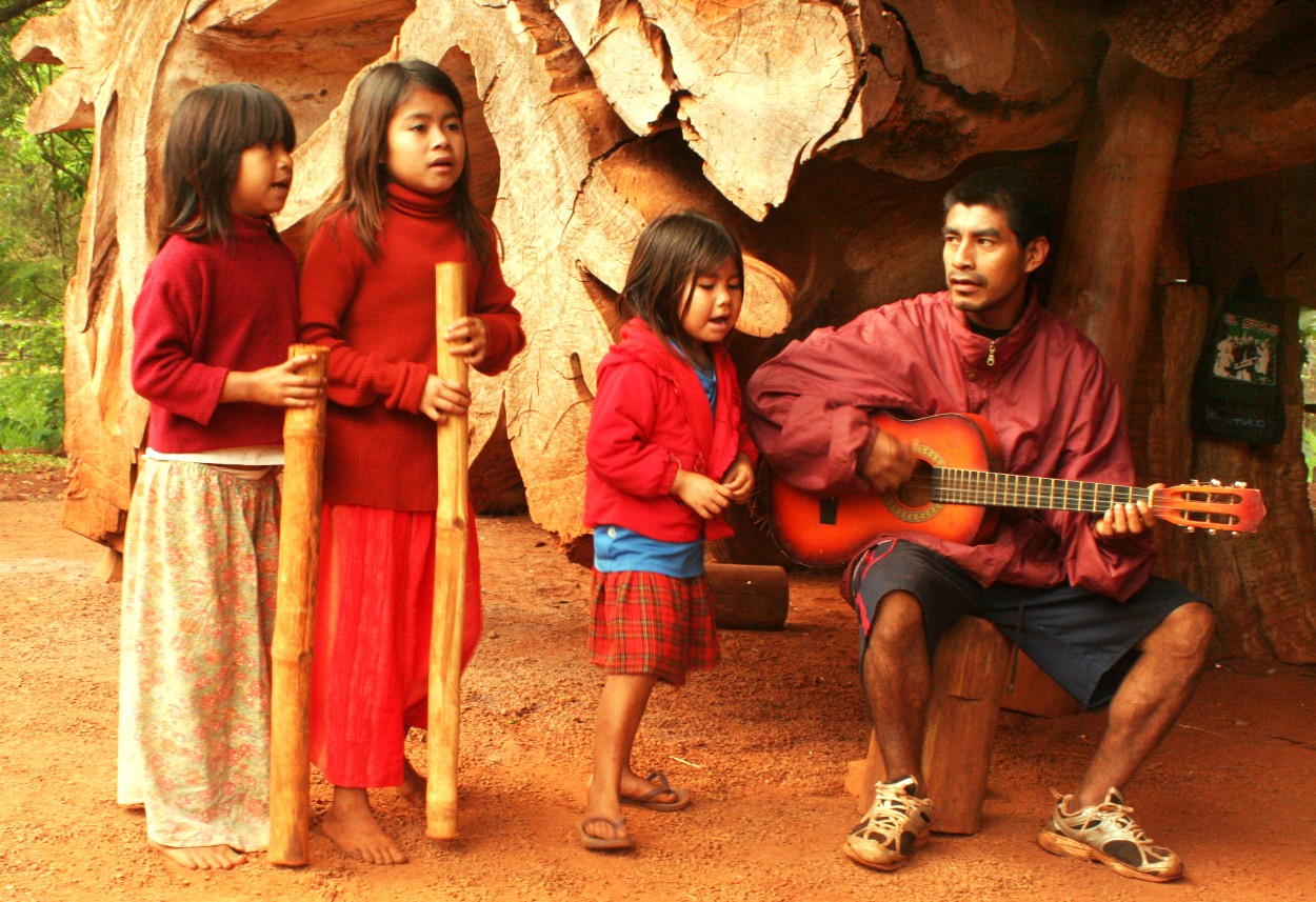 "Coro guaran" de Julio Fontana