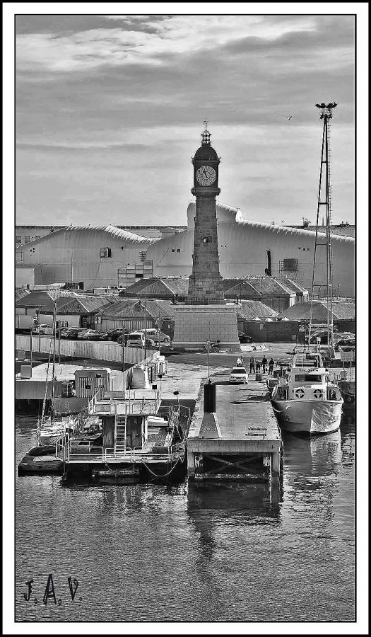 "El moll dels pescadors - el muelle de los pescador" de Joan A. Valentin Ruiz