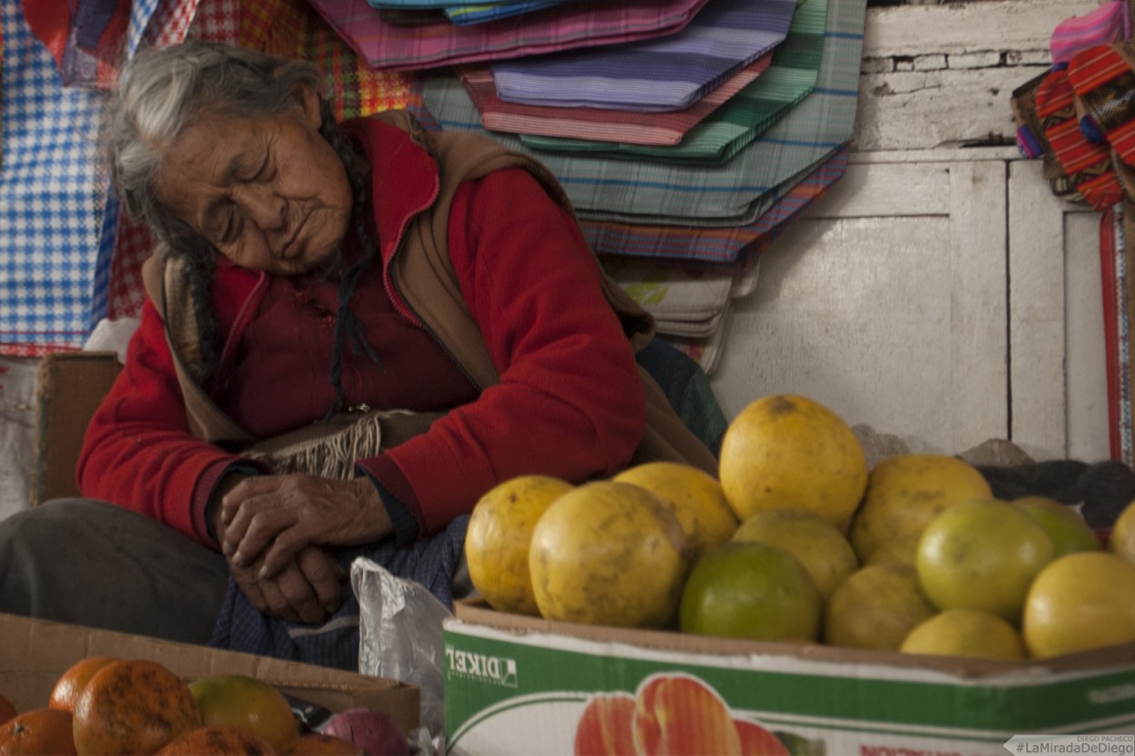 "La abuela en su puesto" de Diego Pacheco