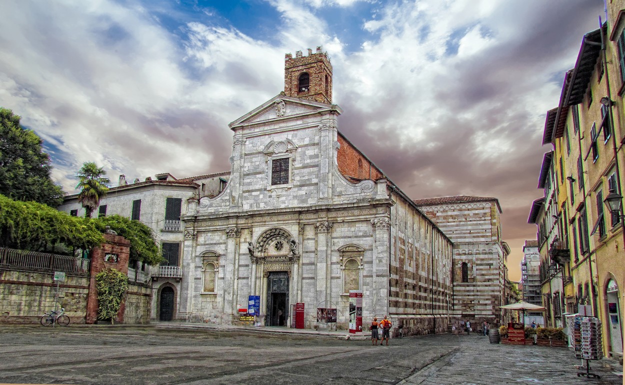 "Iglesia en Luca, Italia" de Manuel Raul Pantin Rivero