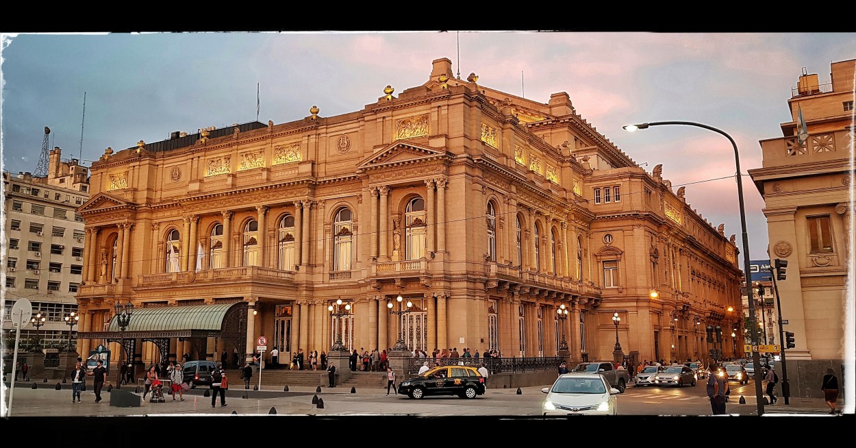 "Teatro Colon" de Oscar Cuervo