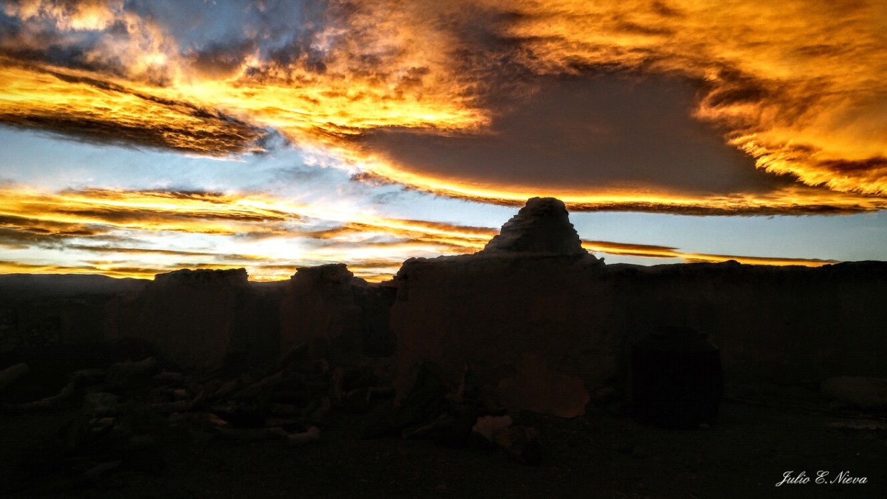 "Atardeceres Ardientes..." de Julio Ernesto Nieva